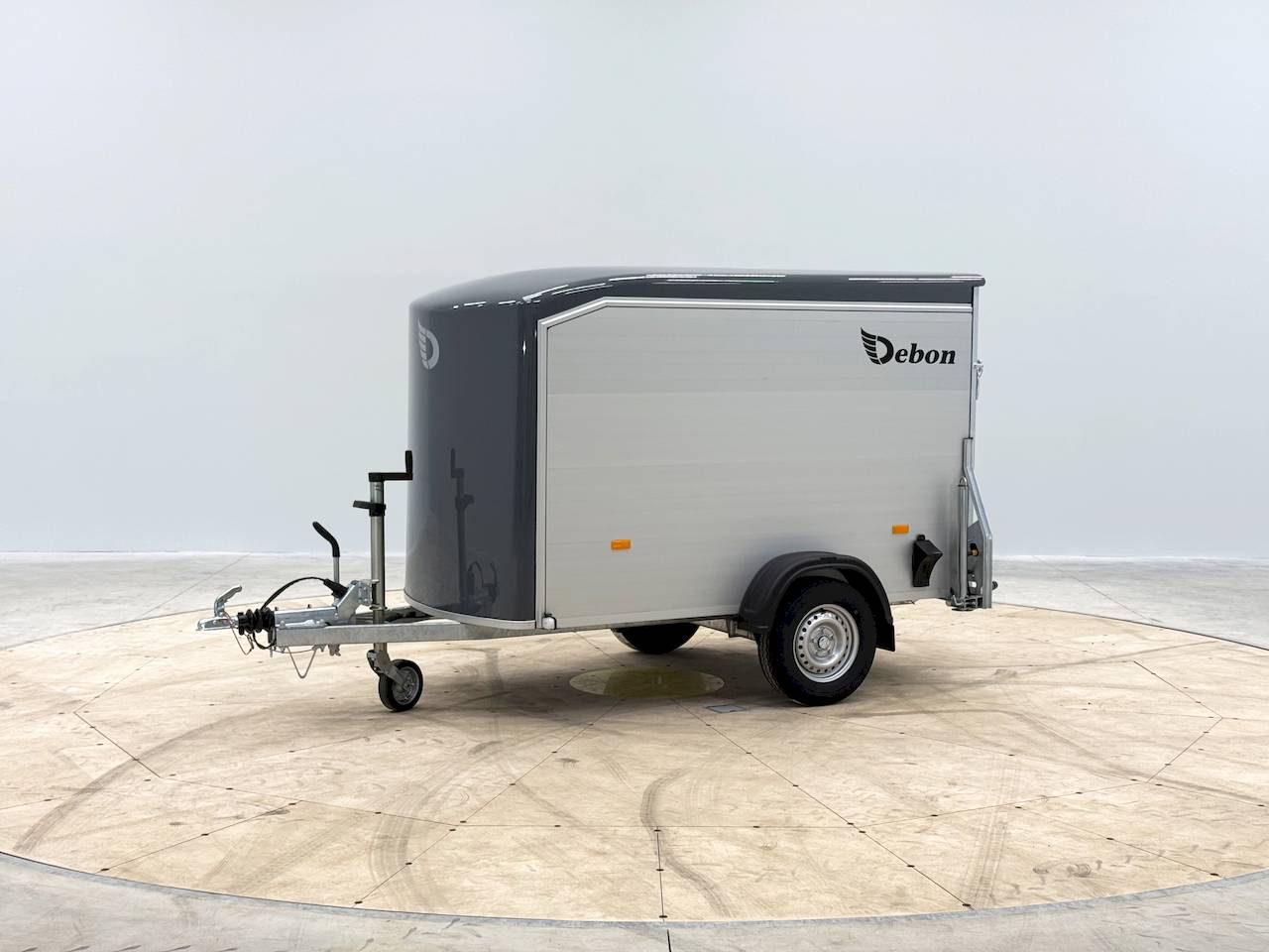 Cheval Liberté Debon C255 V2 Alu – 1300 kg Kastenanhänger, Eisengrau mit Seitentür