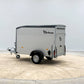 Cheval Liberté Debon C255 V2 Alu – 1300 kg Kastenanhänger, Eisengrau mit Seitentür