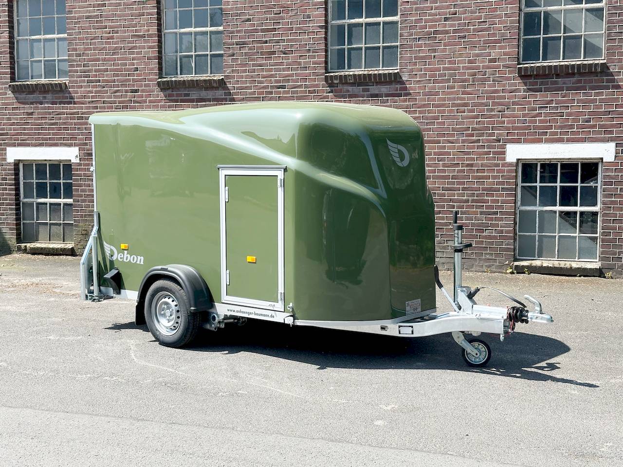 Cheval Liberté Debon Cargo 1300 – 1300 kg olivgrüner Anhänger mit Seitentür