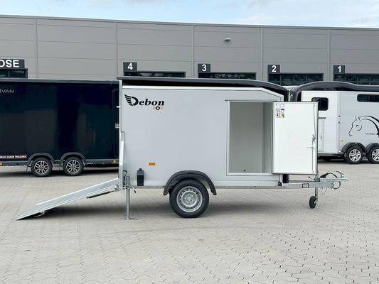 Cheval Liberté Debon C255 V2 Honeycomb – 750 kg Kofferauflieger, schwarz/grau, mit Seitentür