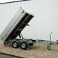 Cheval Liberté Debon PW1.2 Lux – 2000 kg Heckkippanhänger mit Seitenauslegern – 306 x 155 x 60 cm – Elektrische Pumpe