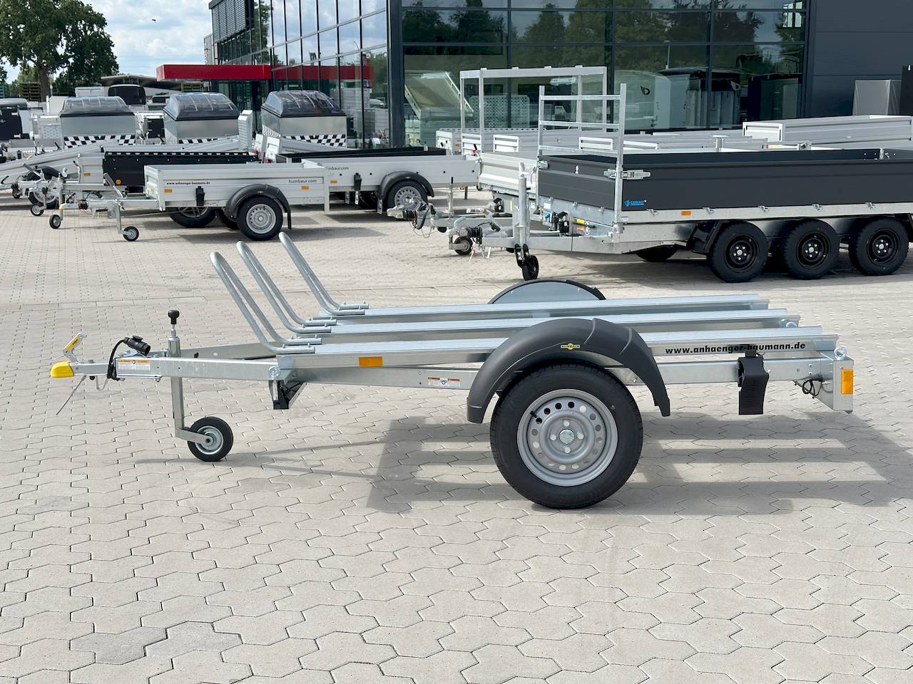 Humbaur HM 752113 – Motorradanhänger – 750 kg – 2,09 m x 1,36 m – verzinkt