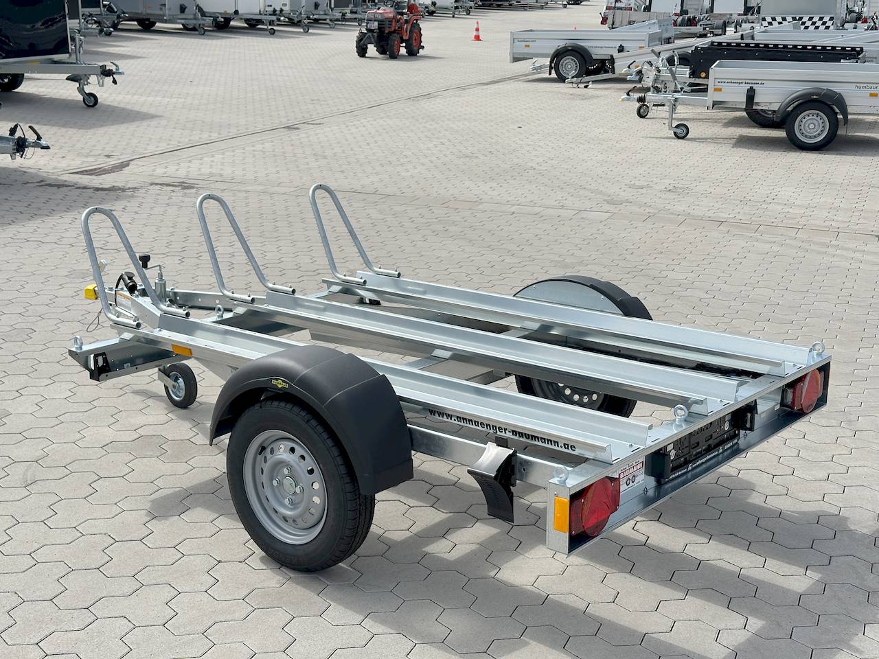 Humbaur HM 752113 – Motorradanhänger – 750 kg – 2,09 m x 1,36 m – verzinkt