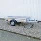 Humbaur ha 132513 – Flachaufbau – 1,3 t – 2,51 m x 1,31 m x 0,35 m – Frontklappe – gebremst