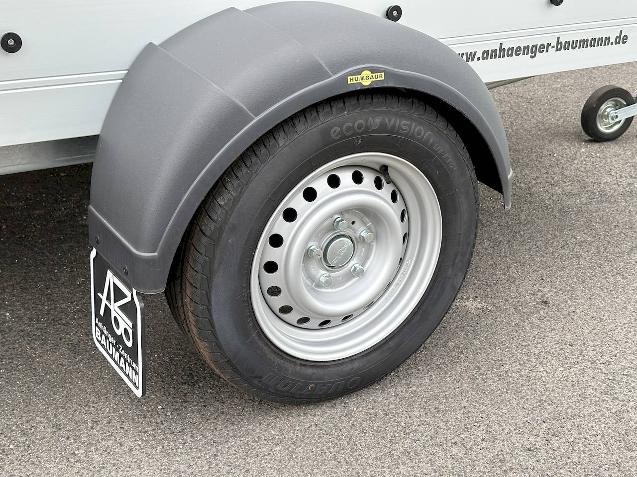 Humbaur ha 132513 – Flachbau – 1,3 t – 2,51 m x 1,31 m x 0,3 m – Multi BW RSD – gebremst