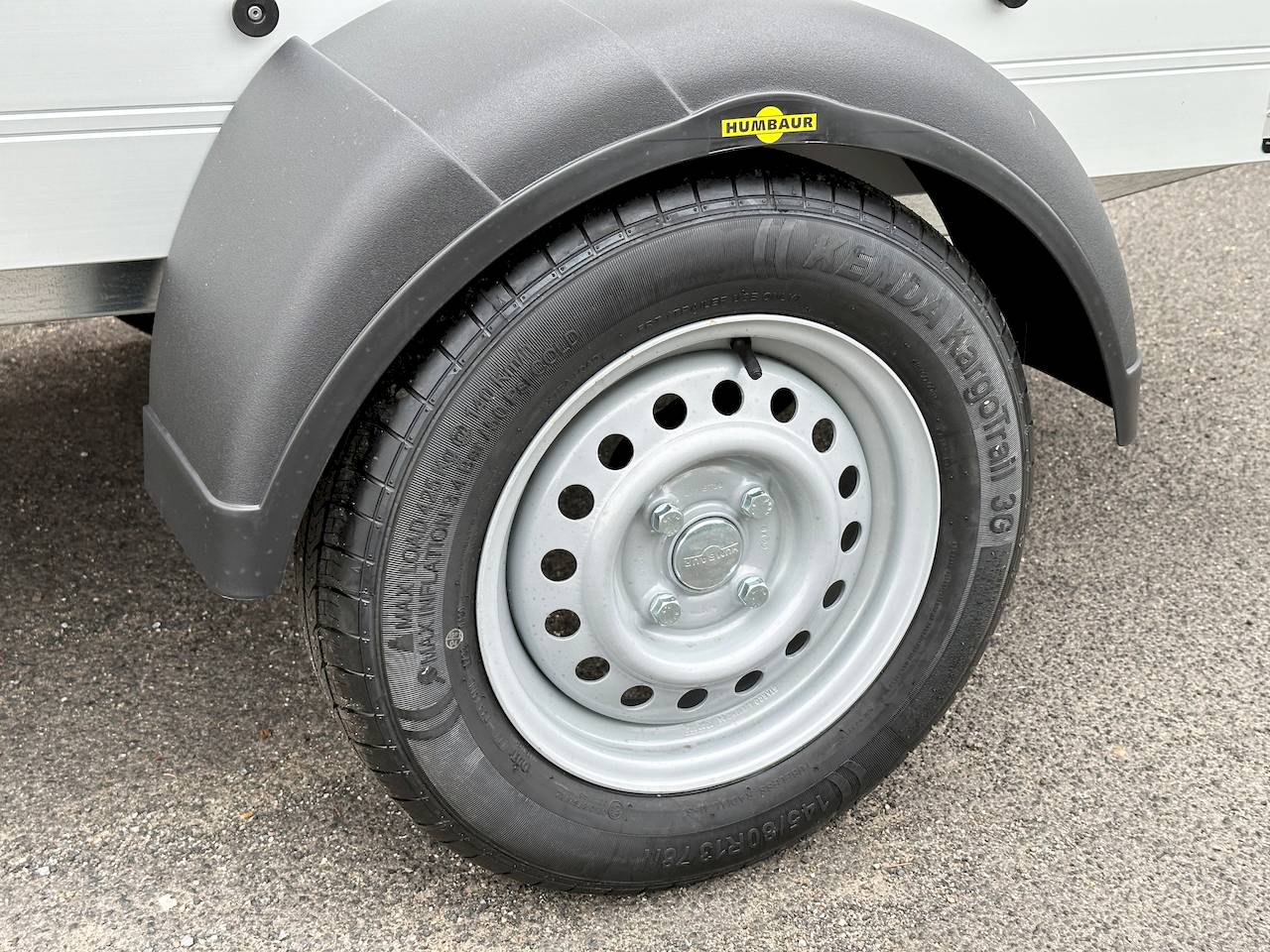 Humbaur Startanhänger – Flachprofil – 750 kg – 2,05 m x 1,09 m x 0,3 m – Verzinkt