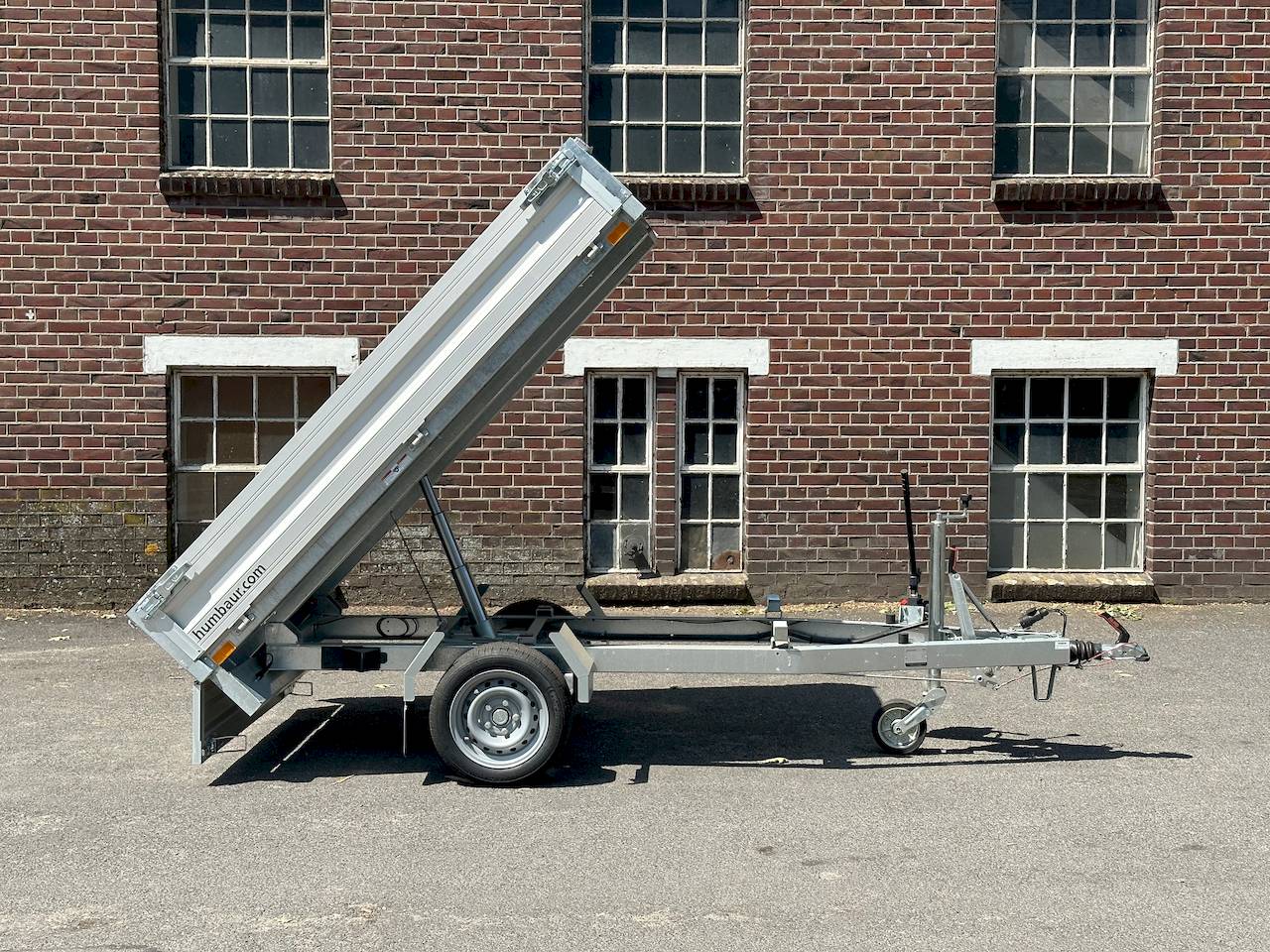 Humbaur HUK 152314 – Heckkippmulde – 1,5 t – 2,3 m x 1,4 m x 0,3 m – gebremst