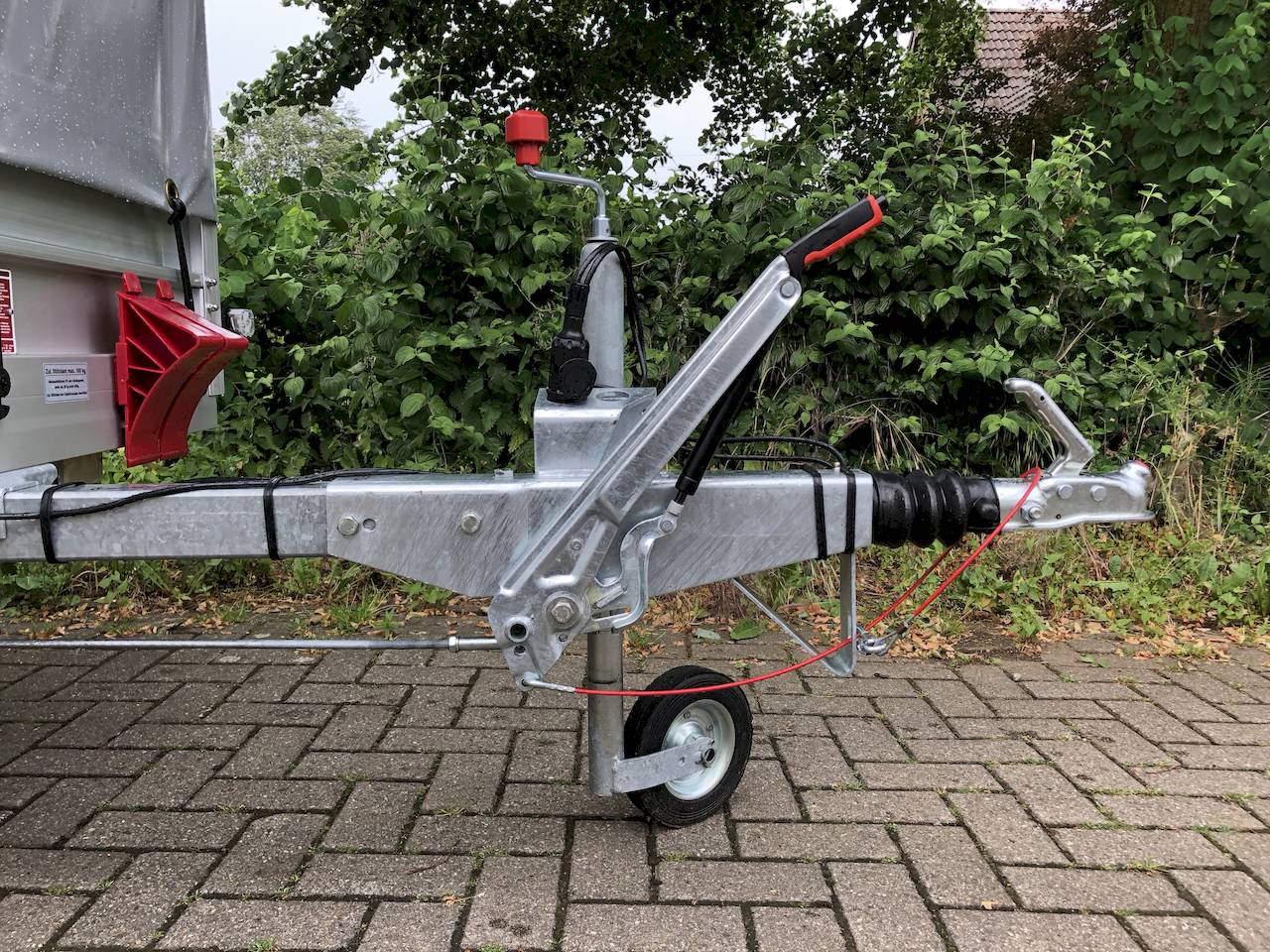 Koch 4.13 Anhänger – geschlossener Anhänger – 1,3 t – 2,5 m x 1,25 m x 1,3 m – gebremst
